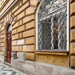 The Old Town Luxury Hideaway Apartment